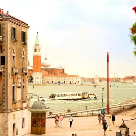 Biennale Apt Balcony Apartment Venice