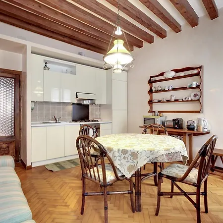 Biennale Apt Balcony Apartment *