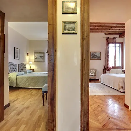 Biennale Apt Balcony Венеция